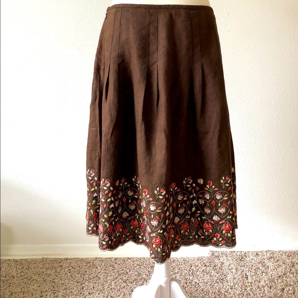 Ann Taylor linen skirt with embroidered scalloped edge.